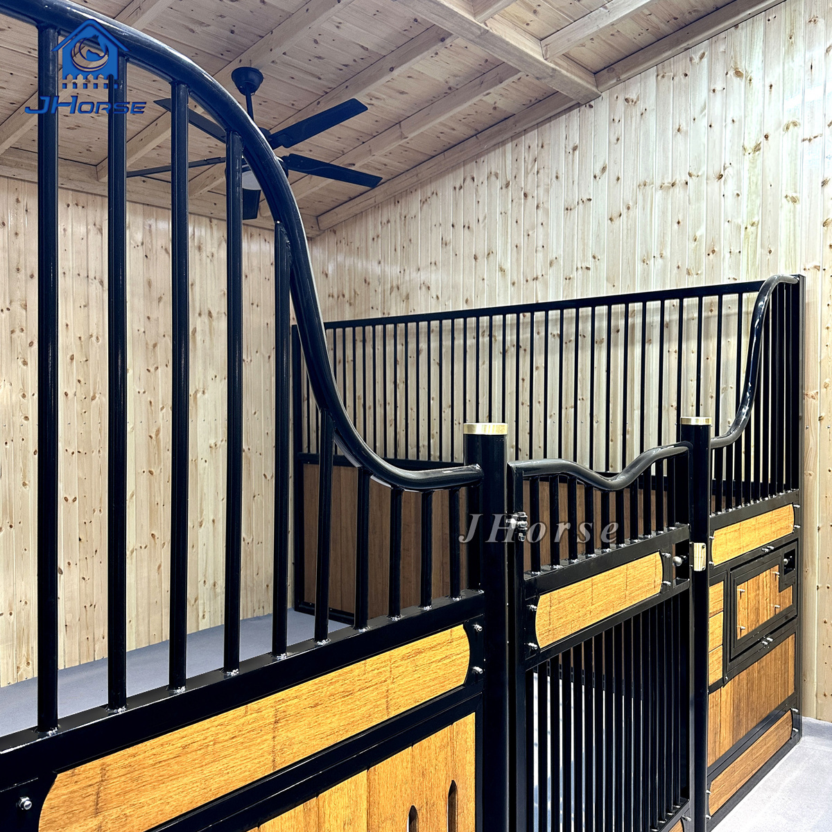 Custom Design Indoor Prefab Powder Coated Safety Single Horse Box Stable with Hay Feeders