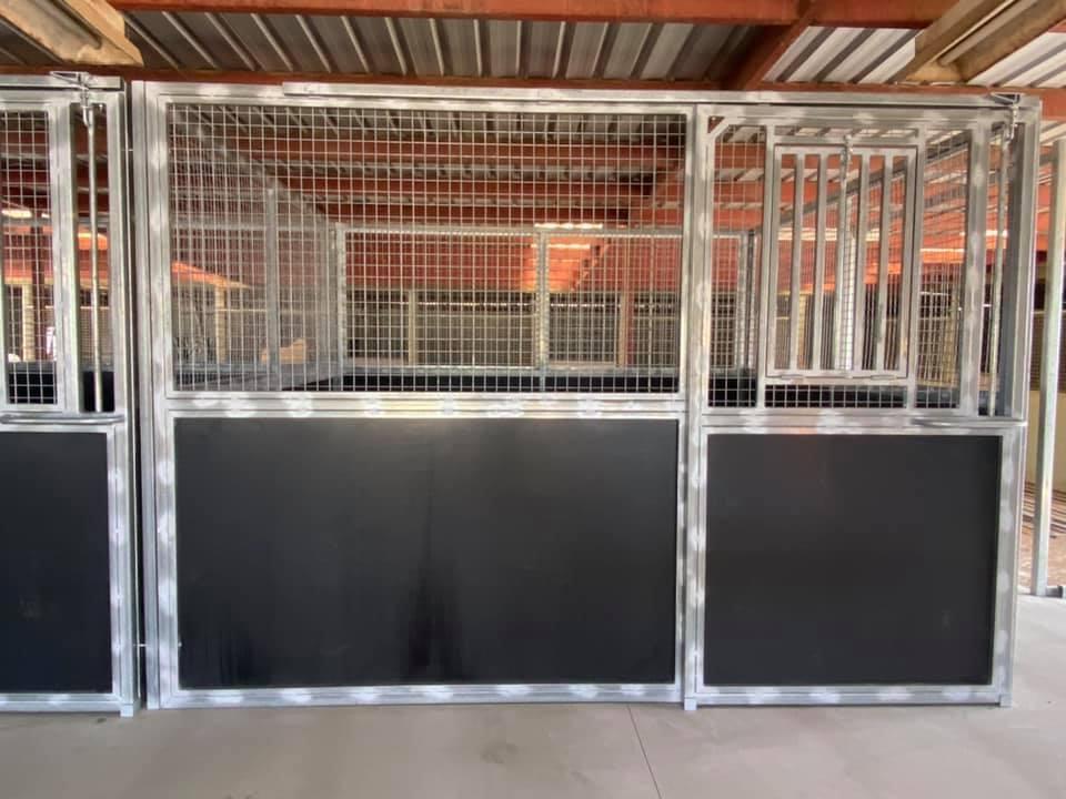 Customized Temporary Mobile Field Horse Shelters Portable Horse Run-In Shed