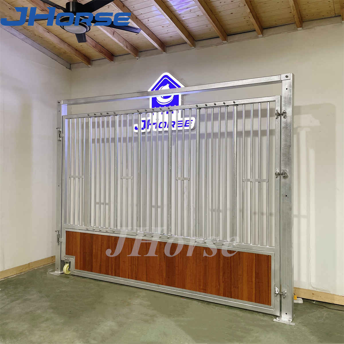 Flexible pony wooden horse stable barn fronts door and side panels with horse stall door latches