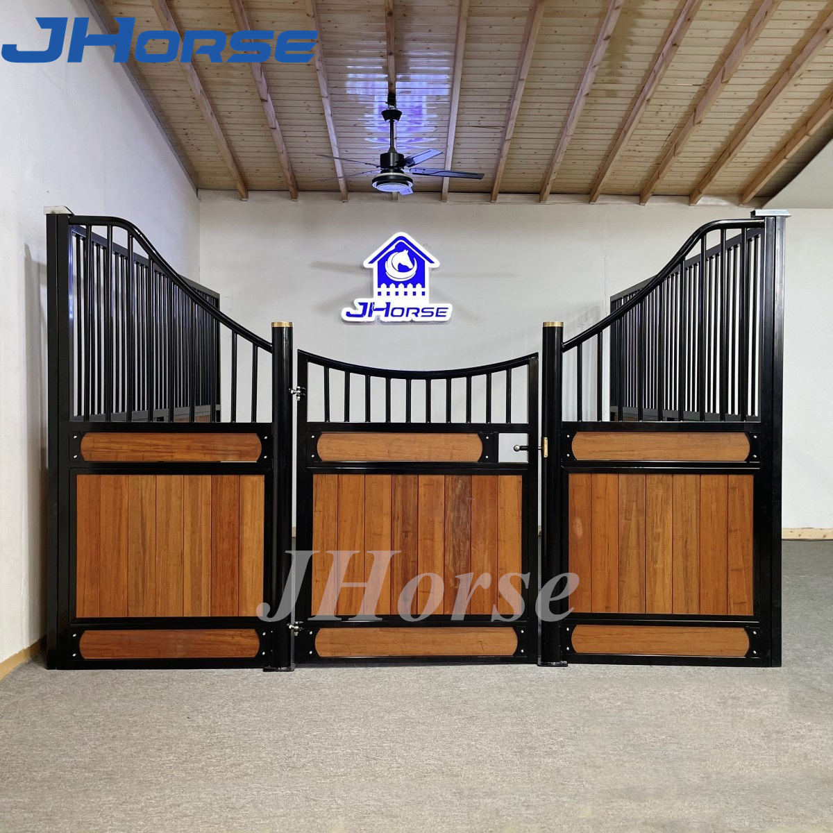 Customized Bamboo Boarding Classic Luxury horse stables supply indoor stalls exterior horse stall dutch door