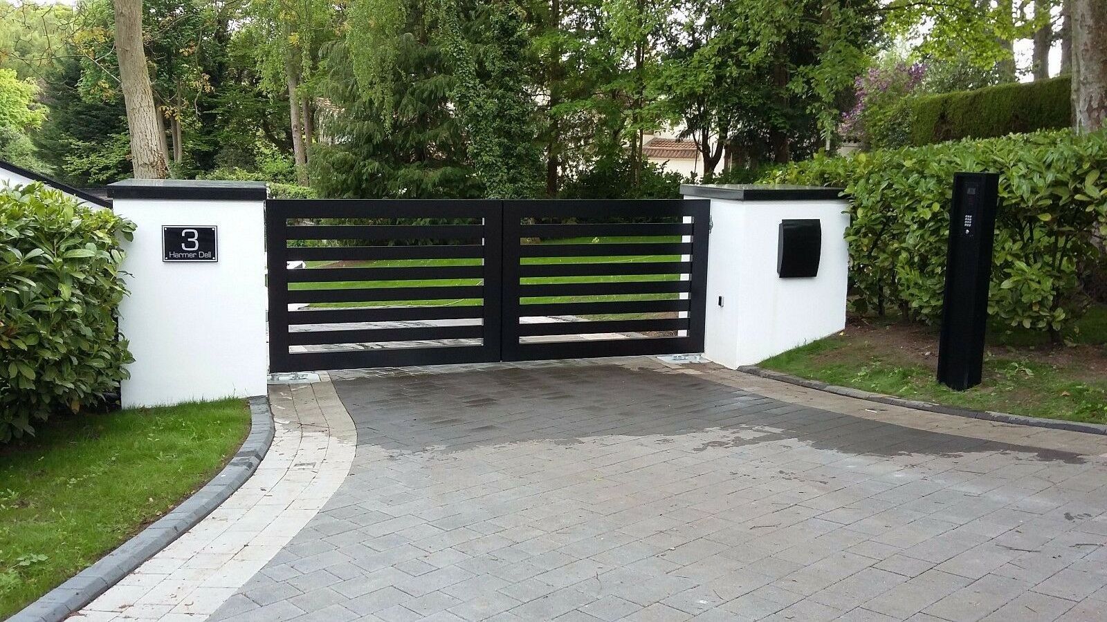 Powder Coated Aluminum Double Driveway Main Gate With Pillar Designs