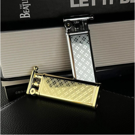 New Personalized And Creative Retro Lighters Fine Thin Zinc Alloy Grinding Wheel Kerosene Metal Lighters Outdoor Camping