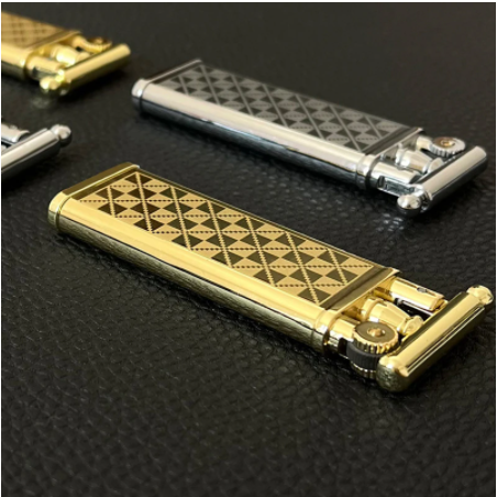 New Personalized And Creative Retro Lighters Fine Thin Zinc Alloy Grinding Wheel Kerosene Metal Lighters Outdoor Camping