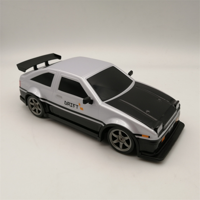 2.4G 1:24 RC Car Drift 4WD Remote Control Drift Racing Car PVC Cover Body with Replaceable Tires and Modula Battery