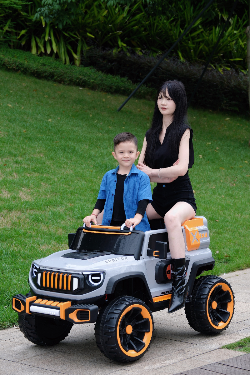 Full of fun 12V power four-wheel drive UTV type children's electric car with 2.4G remote control ride on car