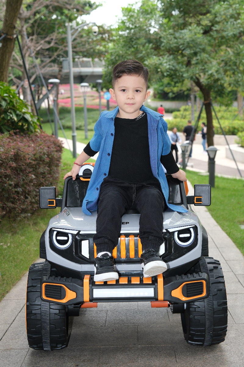 Full of fun 12V power four-wheel drive UTV type children's electric car with 2.4G remote control ride on car