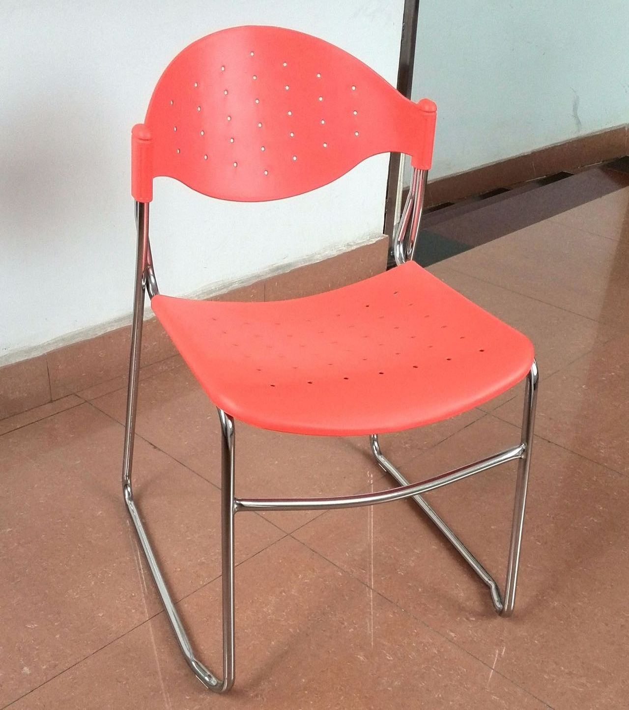 Steel Frame Durable Seating Plastic Stacking Banquet Chair School Student Designer Chair