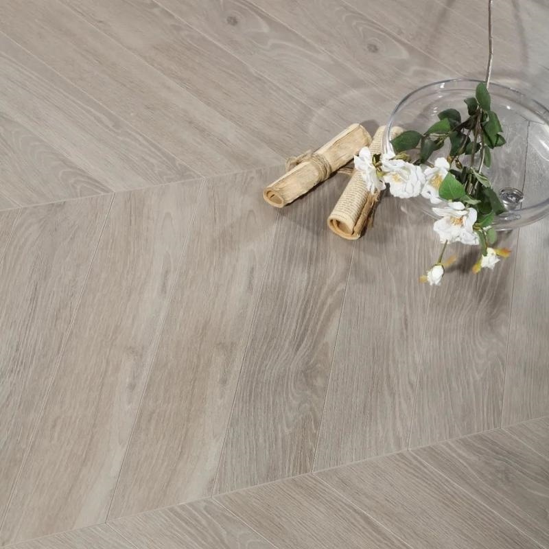 European Oak Fishbone flooring Oak Wooden Timber Floor Parket Massive Engineered eir laminated floor