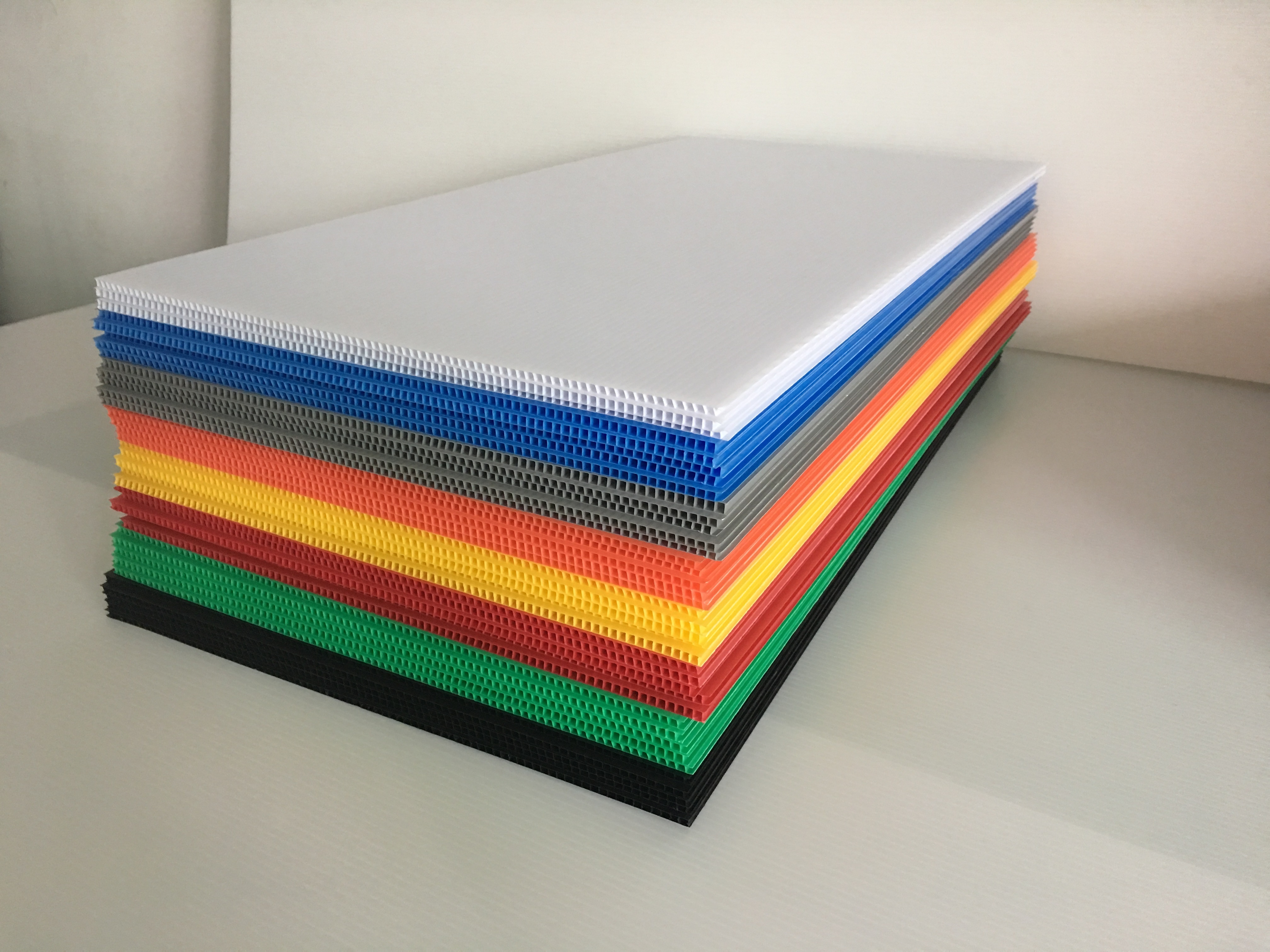 2mm-12mm 1220x2440 4'x 8' Pp Flexible Coroplast Corflute Corrugated Plastic Correx Board Sheets Plastic Hollow Plate -colors