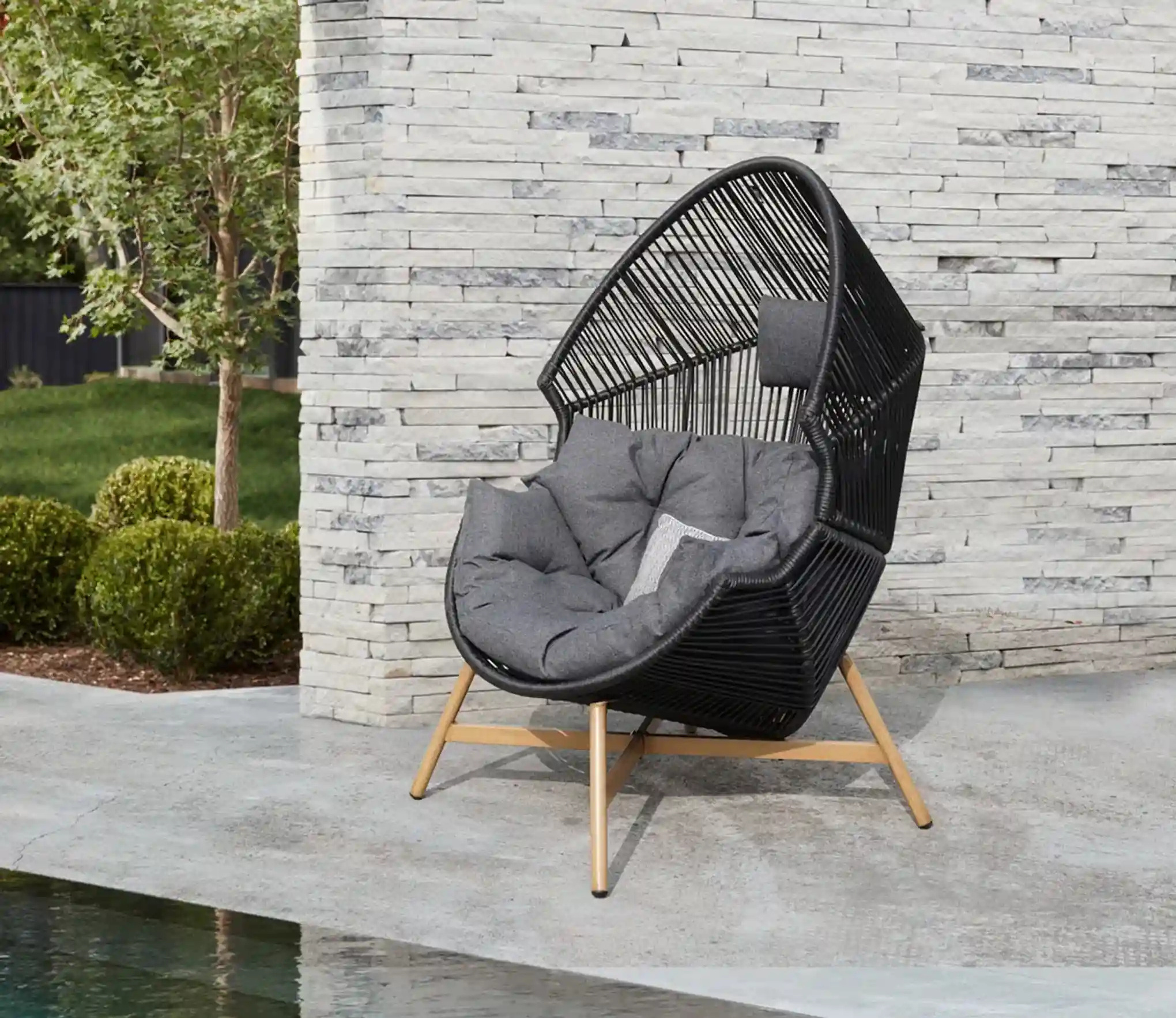 Patio Oversized Rattan Single Sofa Outdoor PE Wicker Egg Basket Lounger Chair With Stand Garden Swing Chair