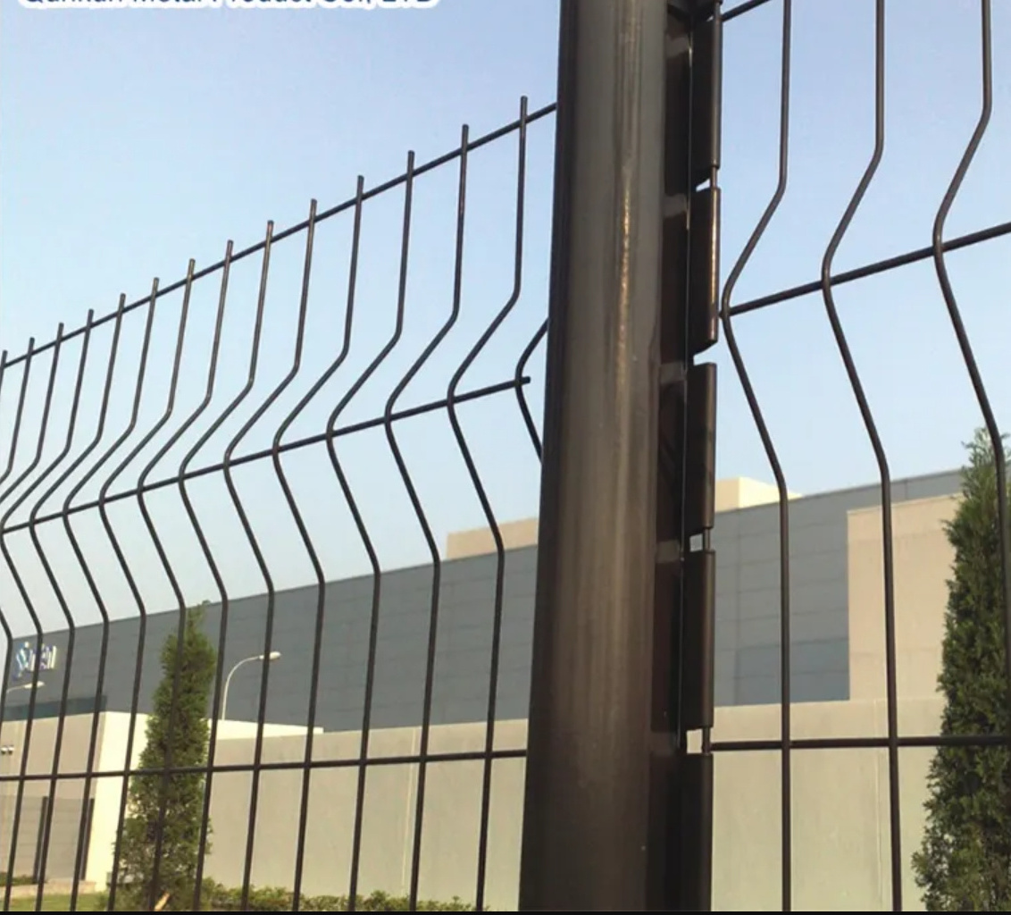 Outdoor PVC Coated 3D Wire Mesh Fence/ Welded Garden Fence Panels Metal Iron Warehouse Security Fence and Electric Gate