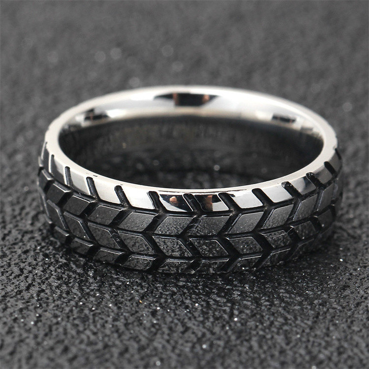 Fashionable stainless steel tire style ring, simple retro waterproof diamond shaped men's ring