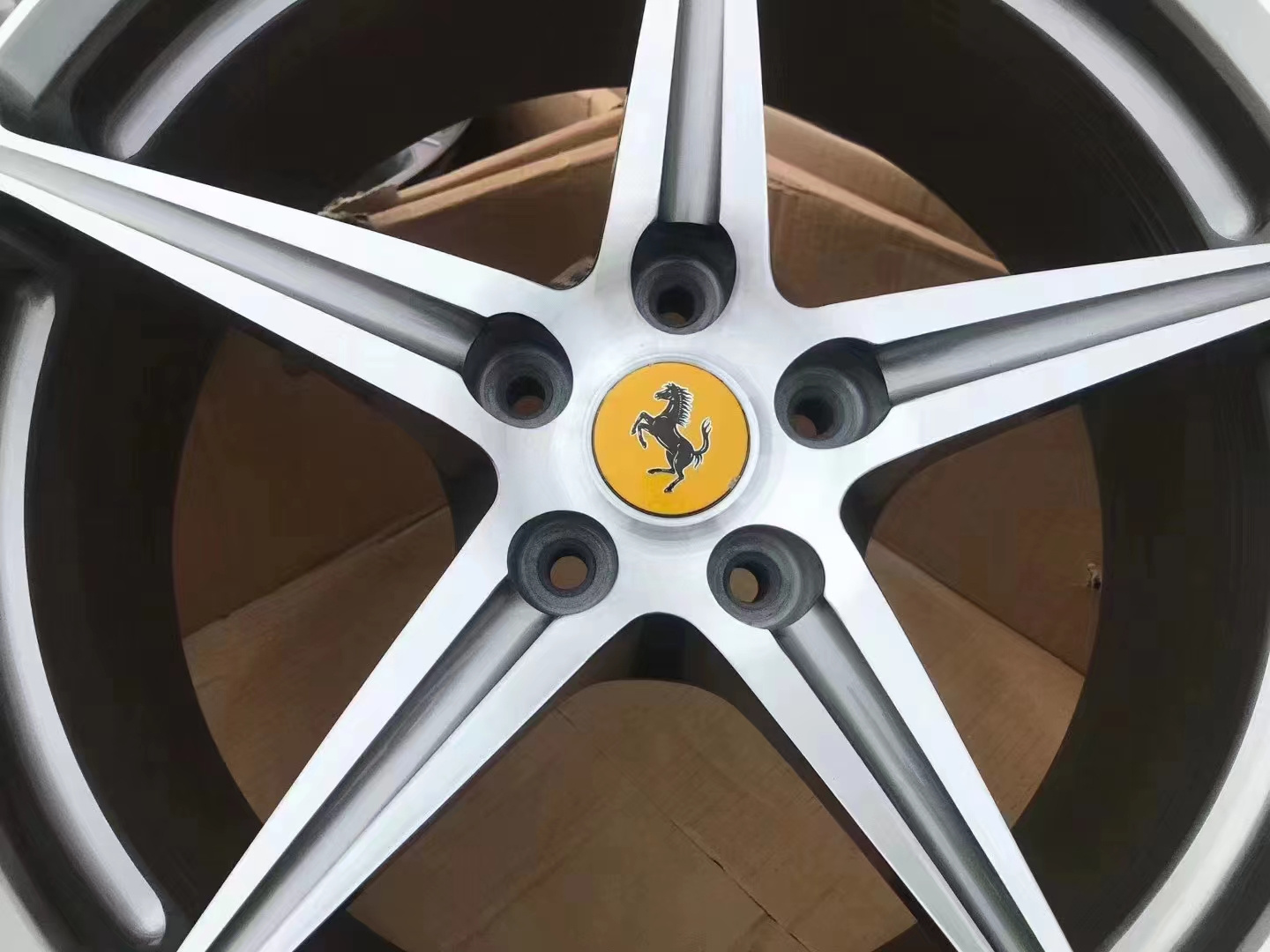 Genuine Wheel Rim for Ferrari 458 Italia Spider OEM 282335 255225 282332 262949 282333 268641 282334