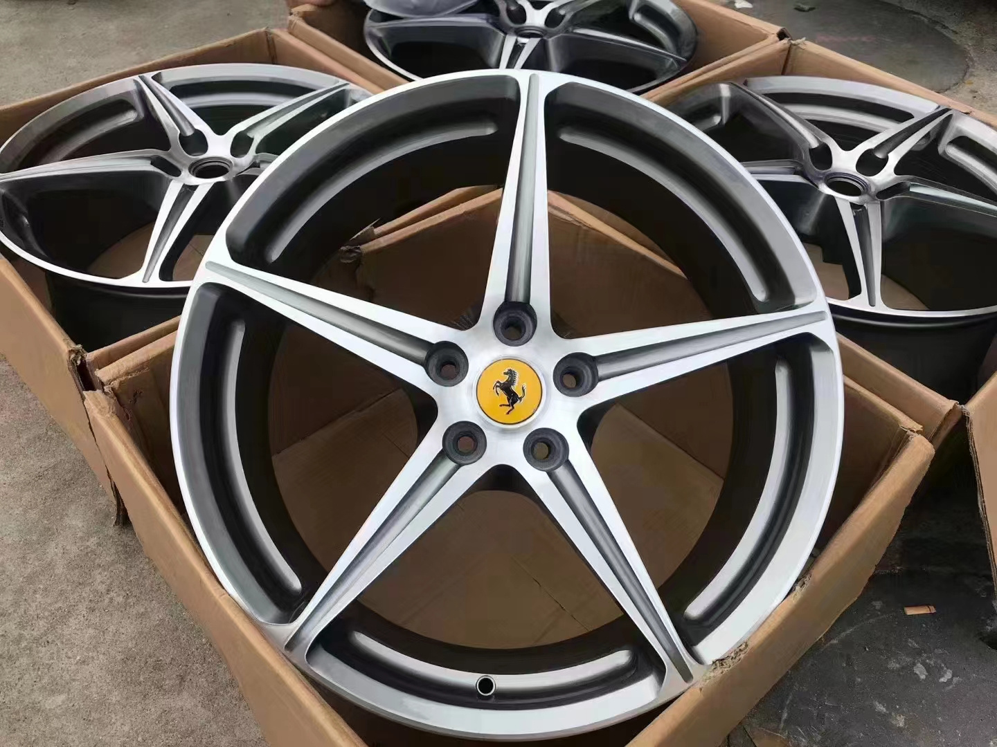 Genuine Wheel Rim for Ferrari 458 Italia Spider OEM 282335 255225 282332 262949 282333 268641 282334