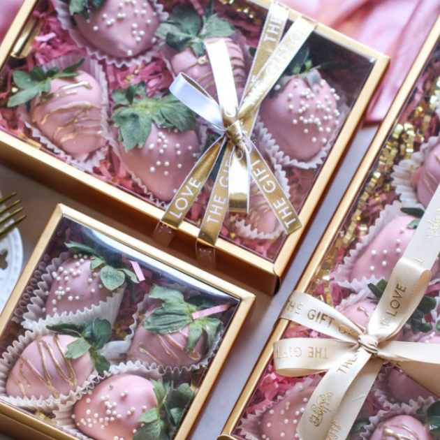 XJH Christmas Red Gold Chocolate Bar Covered Strawberry Candy Cookie Cake Bakery Box with Clear Lid Valentine's day Gift Box