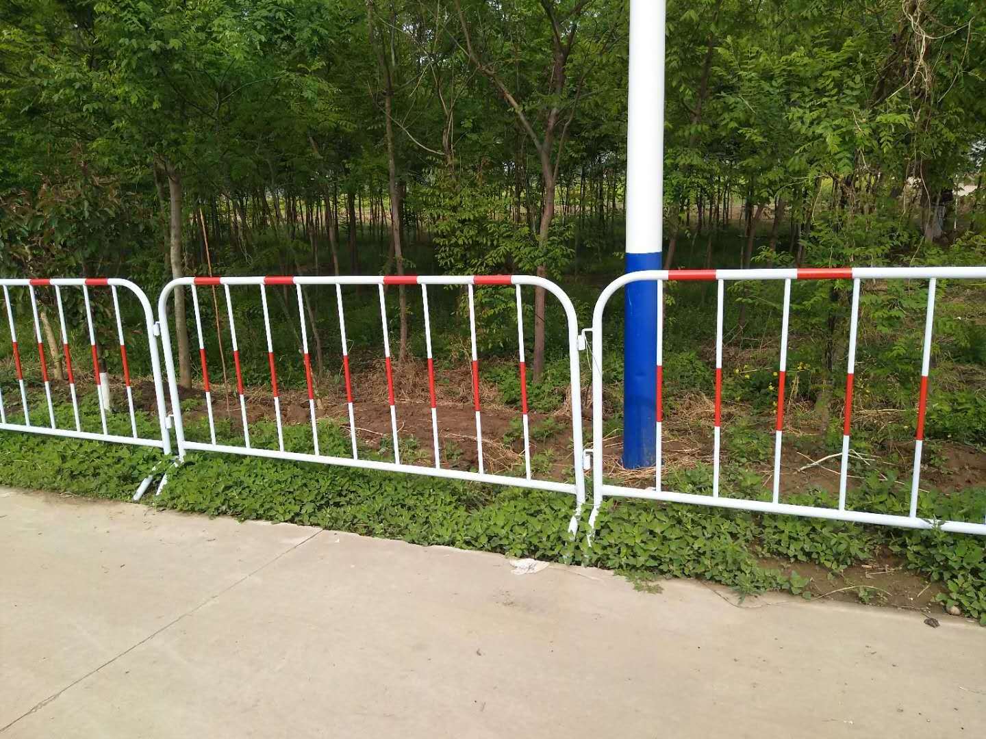 Customized Galvanized Crowd Control Road Traffic Barrier Fence america event removable fence