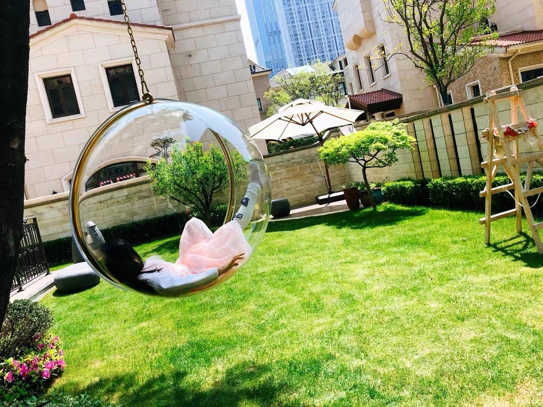 RTS Hot sell acrylic hanging chair Standing Egg swing Ball Golden Bubble Chairs outdoor With Hanging Chain for garden home