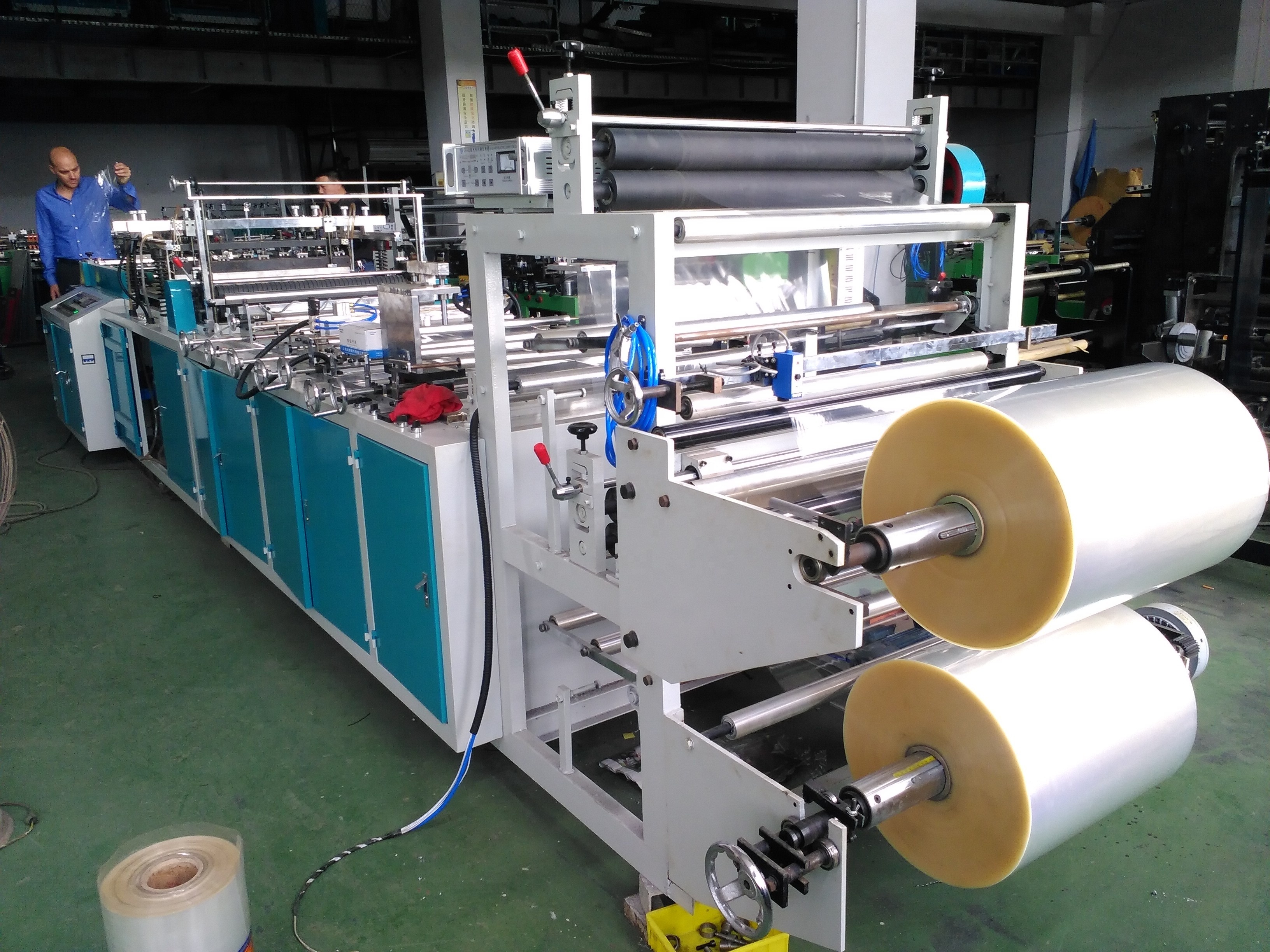 Triangle Polythene Plastic BOPP Flower Packing Bag Making Machine