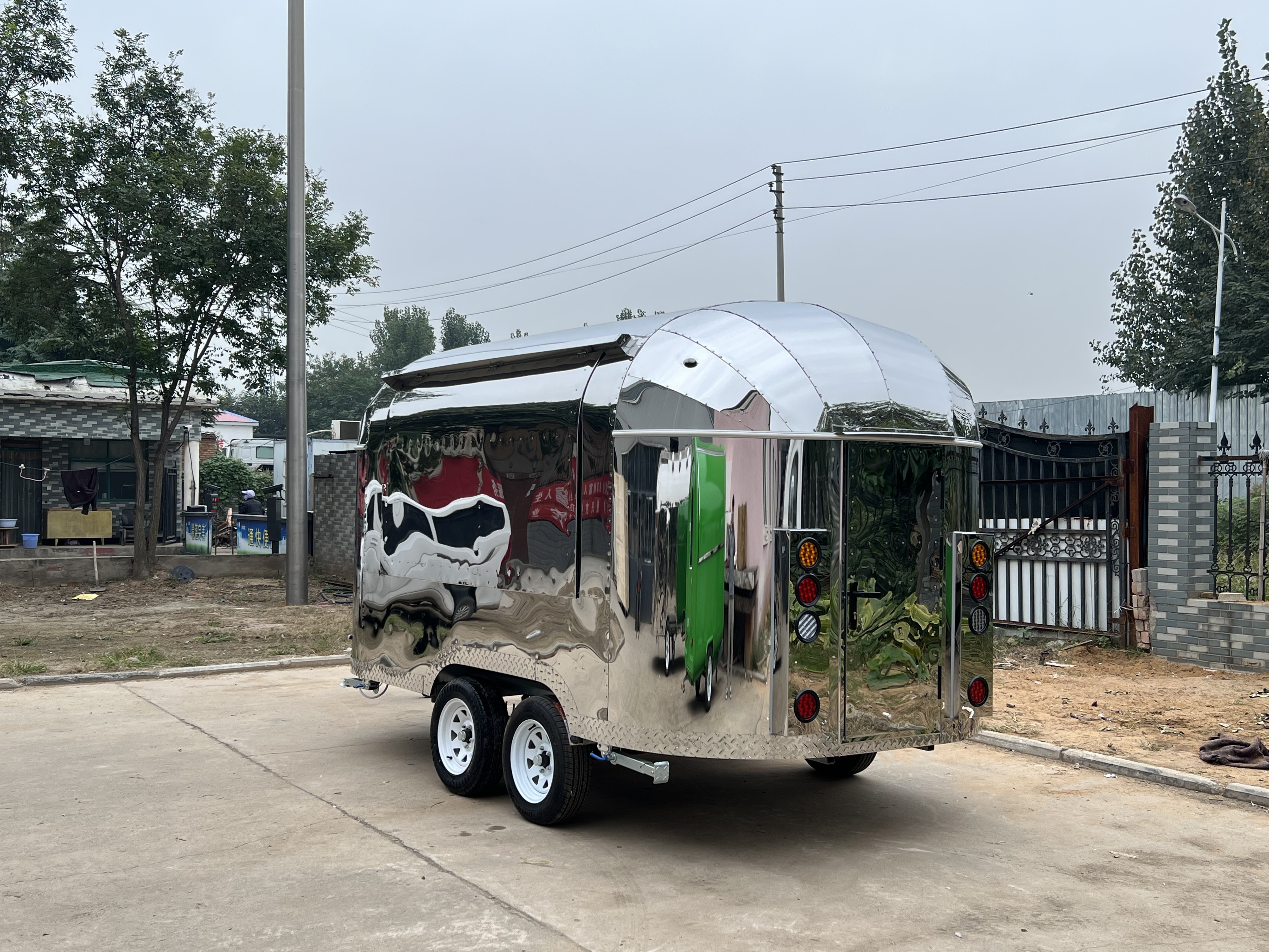 Japanese Standard Airstream Food Trailer, Closed Catering Trailer Selling Coffee, Mobile Caravan With Fridge