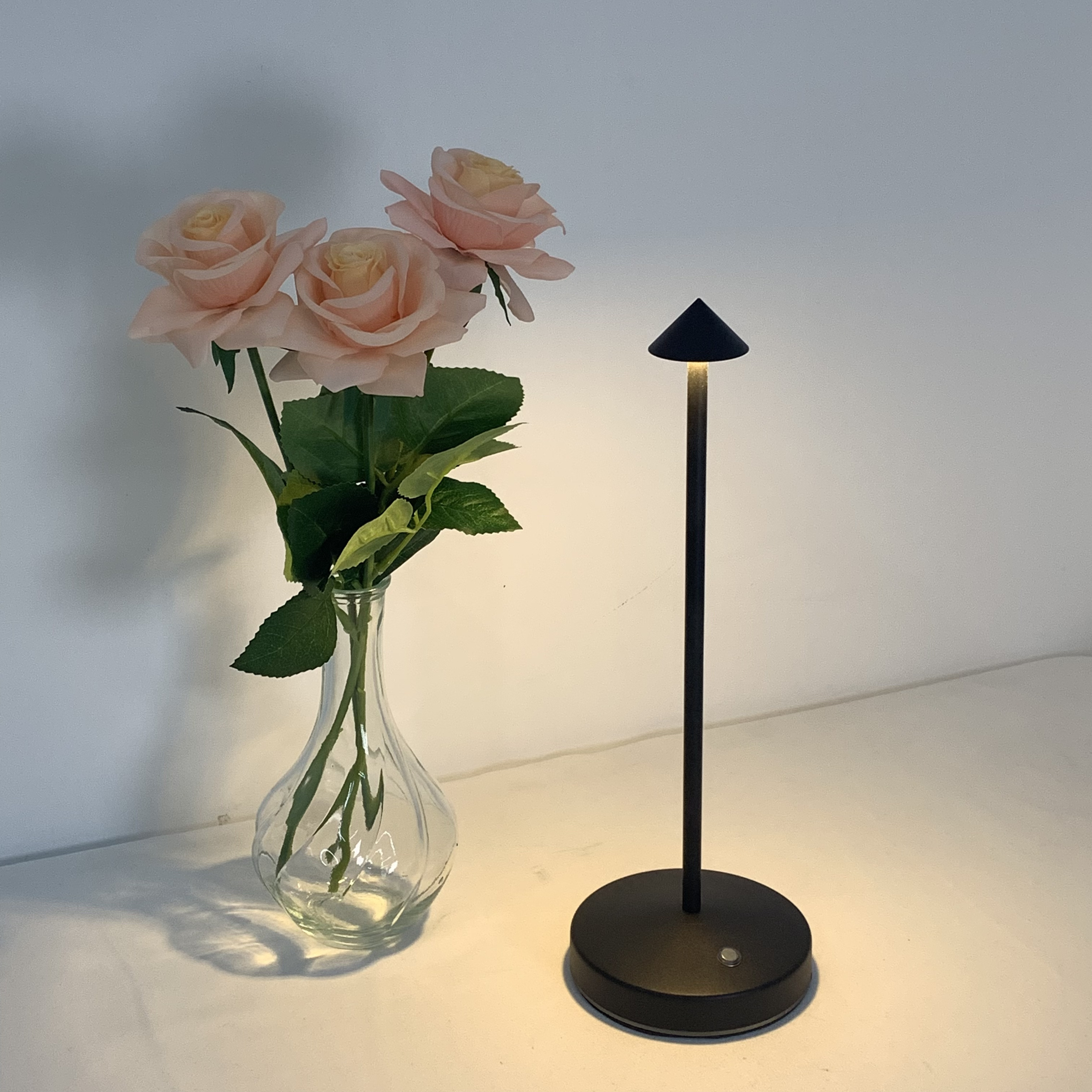 Minimalism Customized Touch Night Light Portable lampada da tavolo led restaurant rechargeable cordless table lamp Wireless