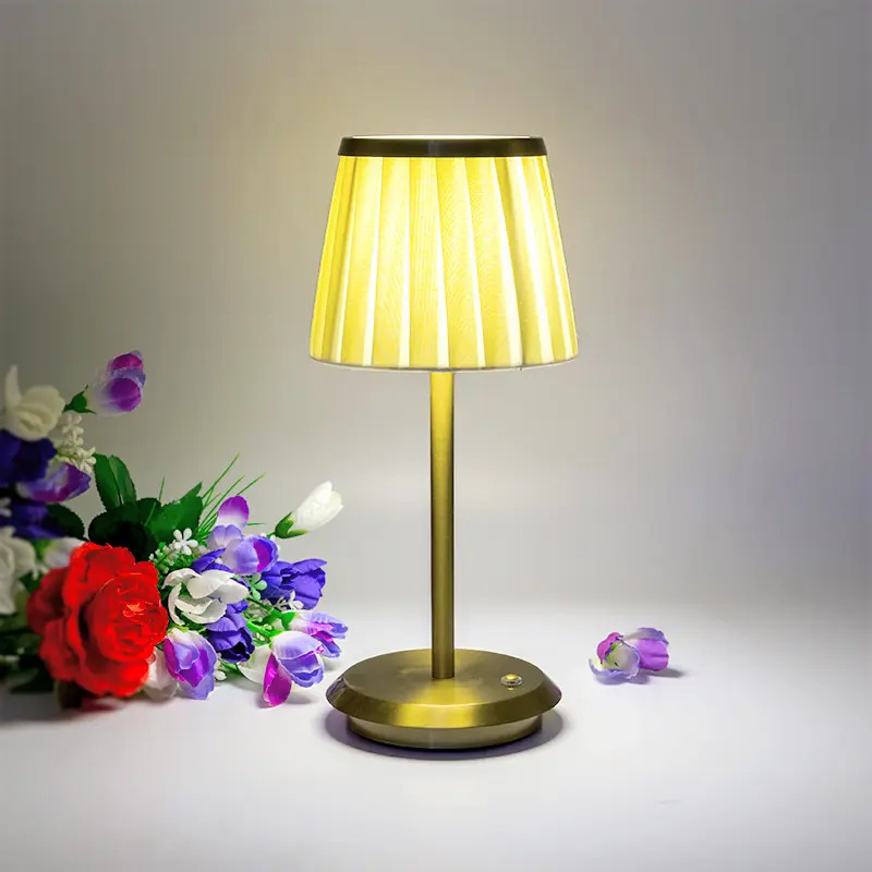 Modern Luxury Metal Crystal Home Decor Night Light Touch USB Restaurant Battery Rechargeable Cordless Battery Led Table Lamp