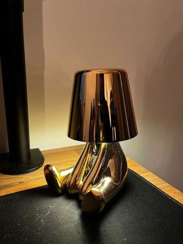 Dropshipping Bedside Rechargeable Cordless Touch Control Led Thinker little golden Man table lamp