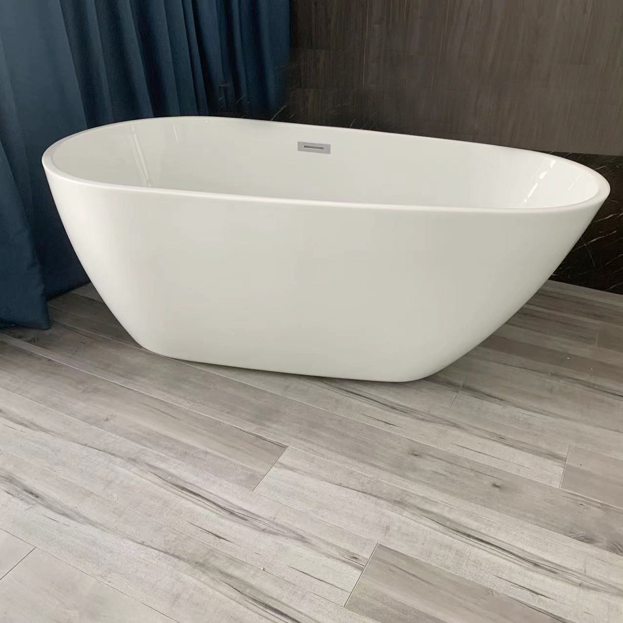 oval freestanding acrylic hot bathtub in 1500mm length