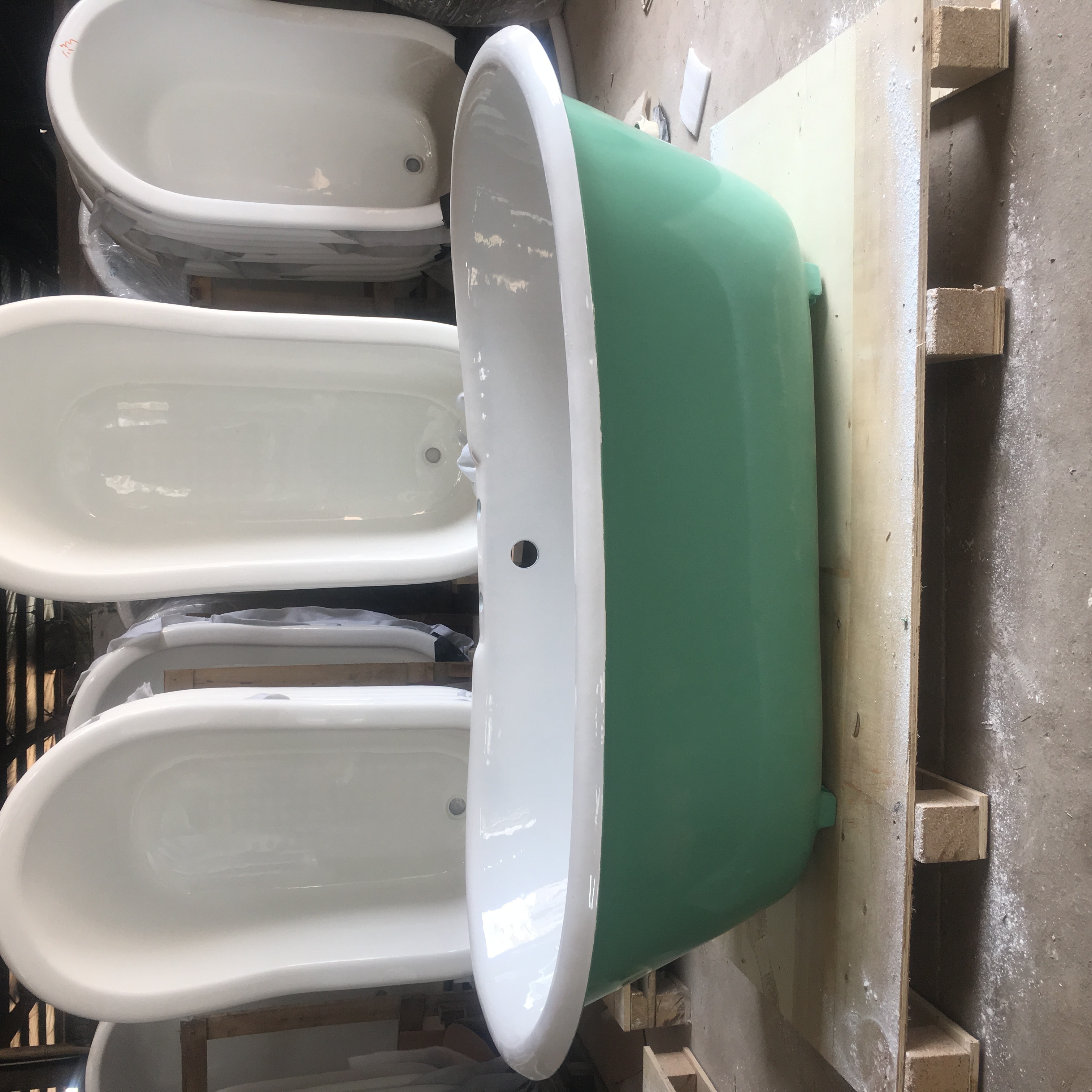 luxury decor cast iron hot bath tub in pastel green