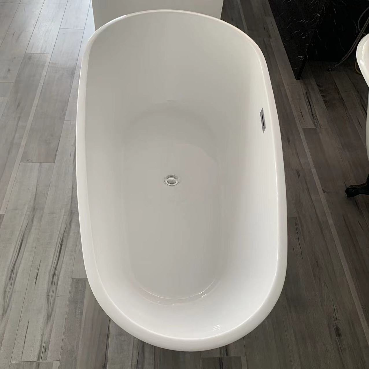 oval freestanding acrylic hot bathtub in 1500mm length