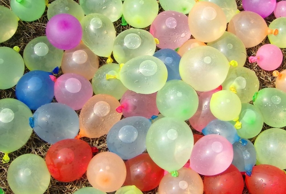 Biodegradable quick fill latex free water balloon