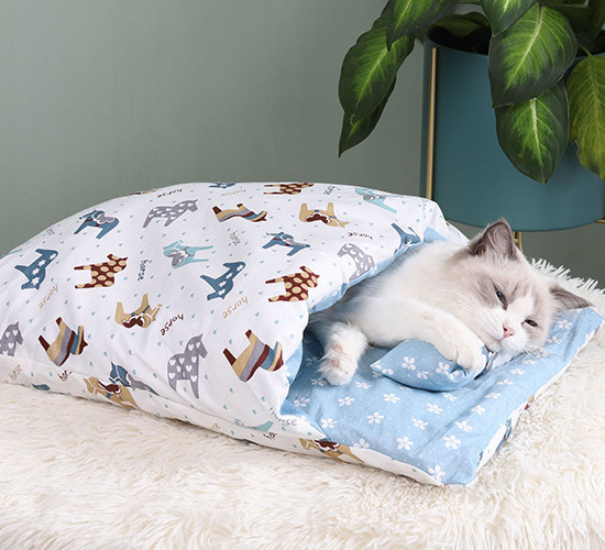 Japanese-style cat bed cat sleeping bag removable and washable pet bed for winter