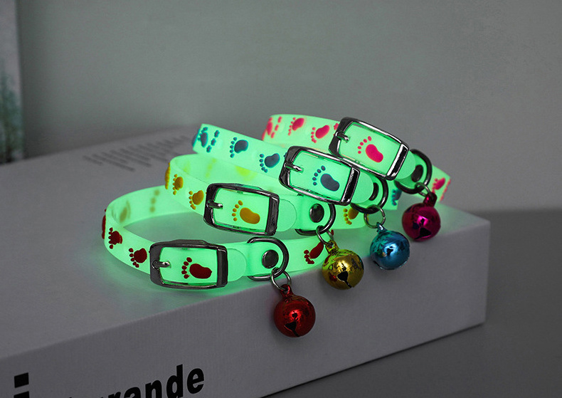 Manufacturer New Design Silicone Fashion Lighting Pet Collar with Bell for Dogs and Cats