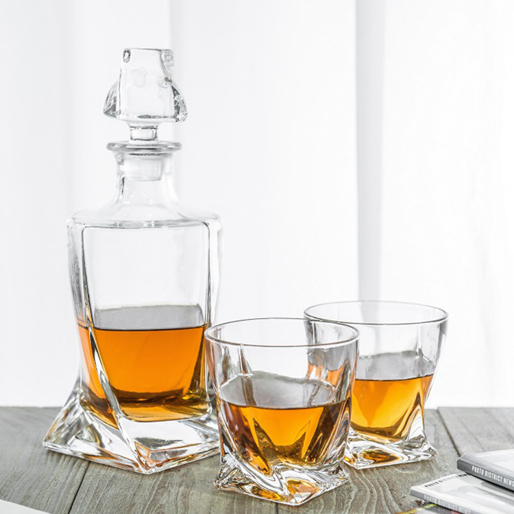 NOVARE 800 ml Lead Free Twisted Crystal Whiskey Decanter Sets