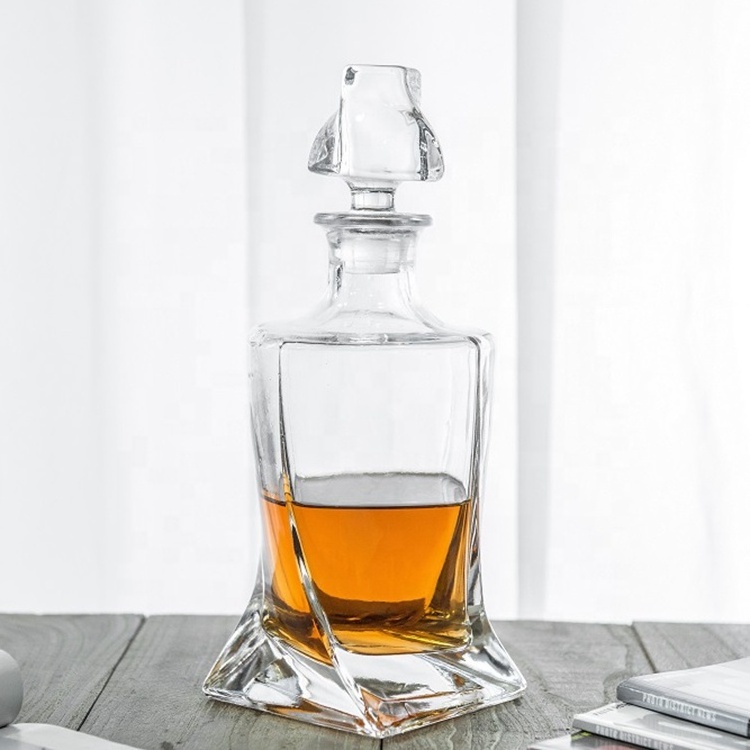 NOVARE 800 ml Lead Free Twisted Crystal Whiskey Decanter Sets