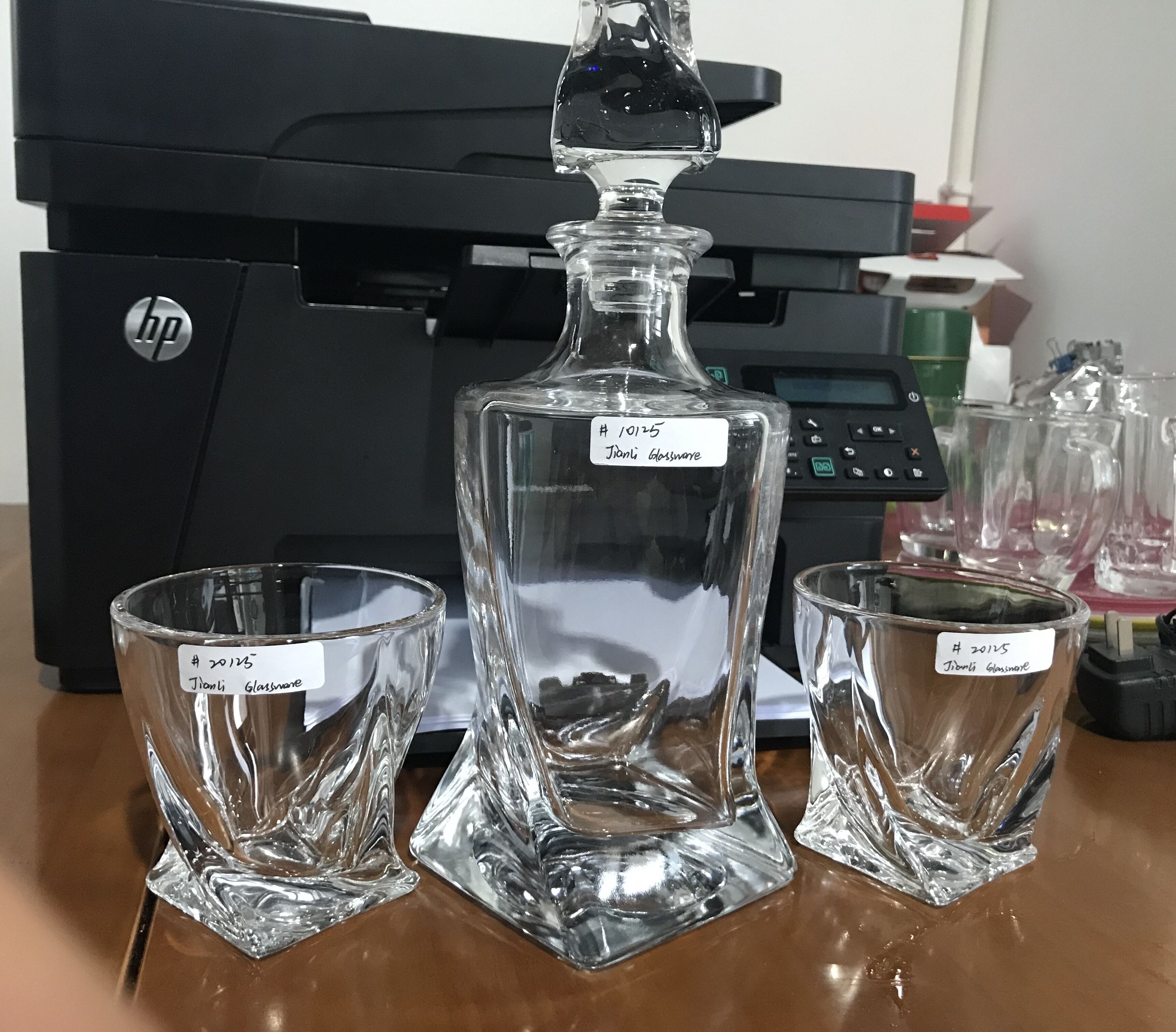 NOVARE 800 ml Lead Free Twisted Crystal Whiskey Decanter Sets