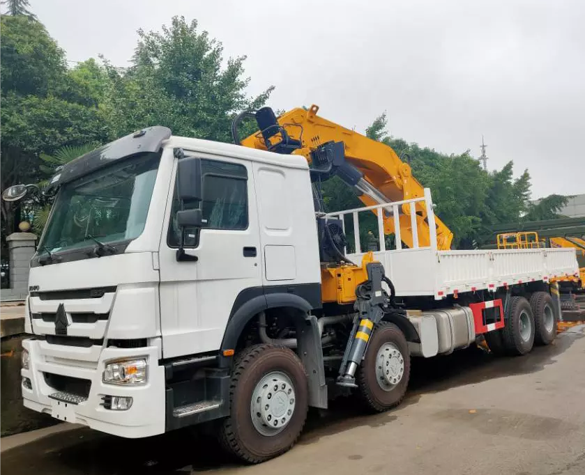 Howo Chassis 6*4 Straight Arm Truck Mounted Crane With 12Ton Rated load capacity Truck Crane