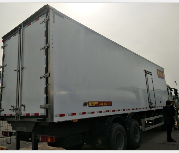 Competitive Price Fresh Meat Refrigeration Truck Refrigerated Cold Room Van Truck for Sale Refrigerator Truck 251 - 350hp 95KM/H