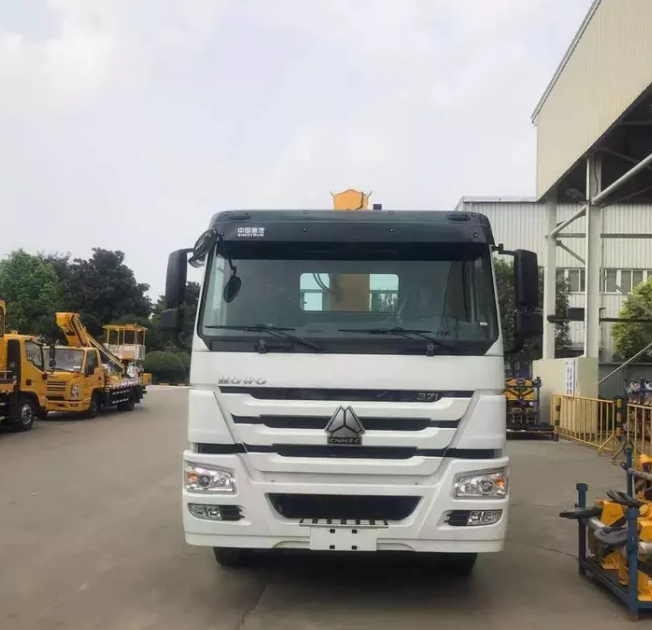 Howo Chassis 6*4 Straight Arm Truck Mounted Crane With 12Ton Rated load capacity Truck Crane