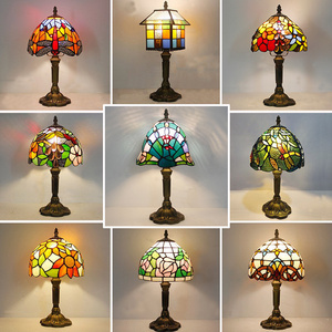 Wholesale Price Stained Glass Bedroom Metal Handmade Incandescent Bulbs Traditional Table Lamp