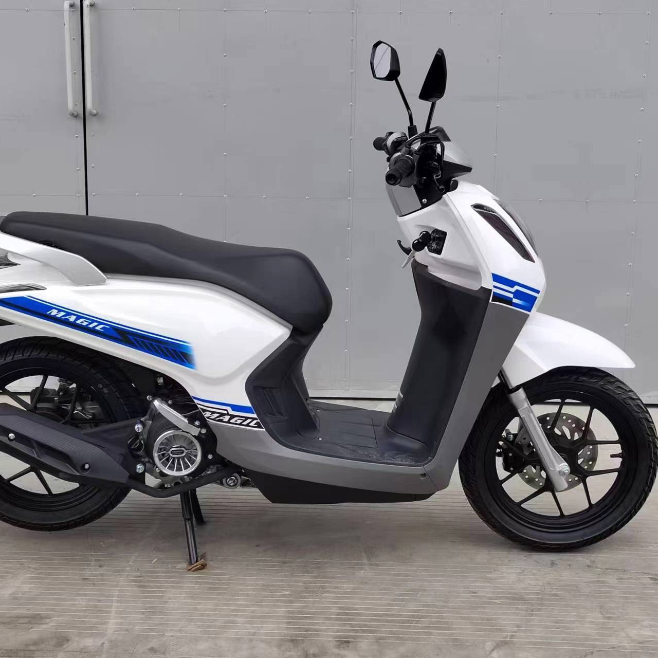 Classic design best looking china motorbike  85km/h 150cc motorcycle scooter for men