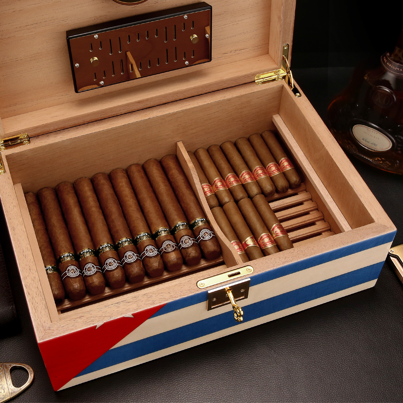 CIGARLOONG Luxury Wooden Cigar Cabinet Cedar Wood Lined Storage Case Wholesale Cigar Humidor Box showcase