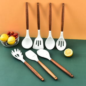 Wholesale wooden handle silicone kitchenware set silicone spatula cooking spoon seven-piece kitchen utensils