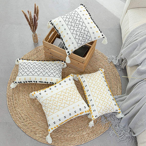 2022 Hot Sell Modern Cotton Jacquard Tassel Sofa Decorative Macrame Moroccan Bobo Cushion Cover Custom Throw Pillow Cover