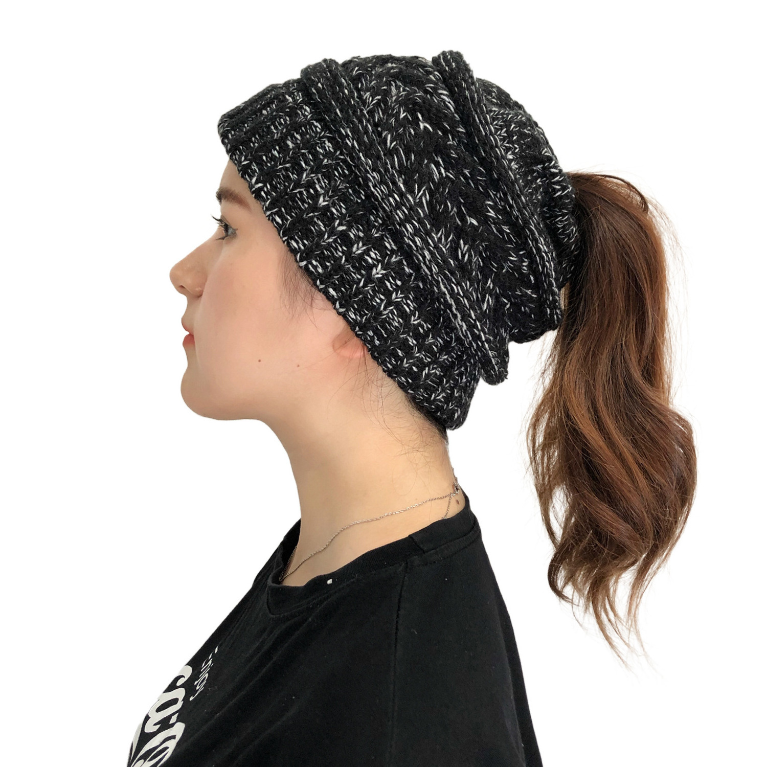 Custom Winter beanies High Quality 100% acrylic Knitted Solid color women ponytail beanie hat