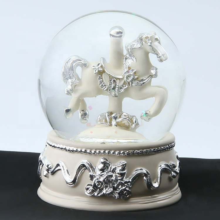 Fashionable Style Carousel Automatic Snow Globes With Custom Music For Xmas Gifts