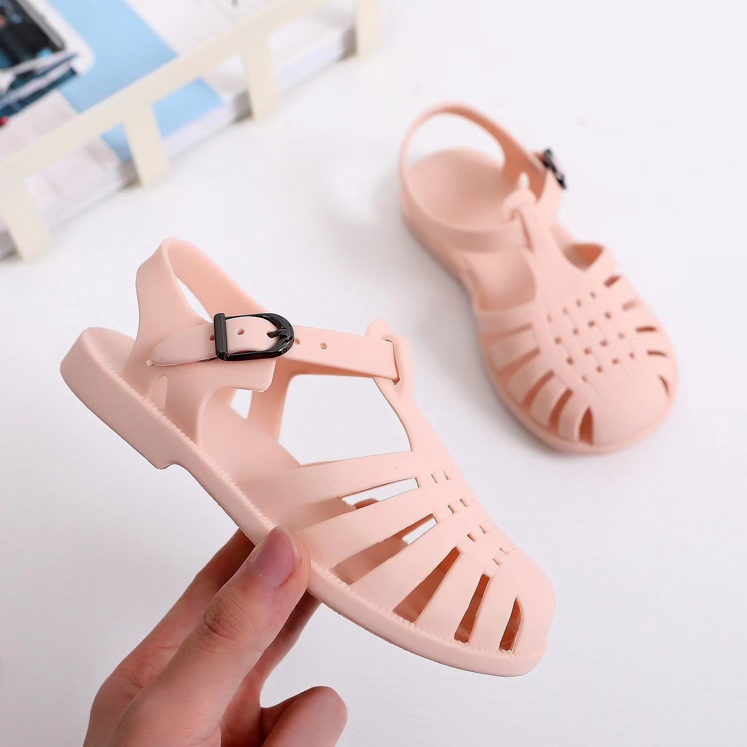 Fashion Classics Design Crystal Retro Colorful Durable Buckle Strap Soft Sole Flat Kids Jelly Sandals Shoes