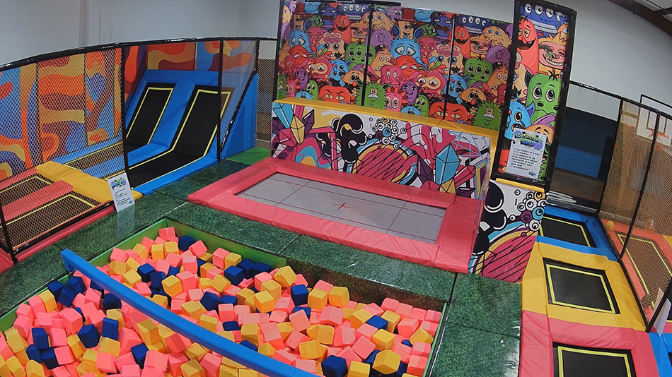 USA And Canada Popular trampoline park indoor equipment with interactive game wall for church