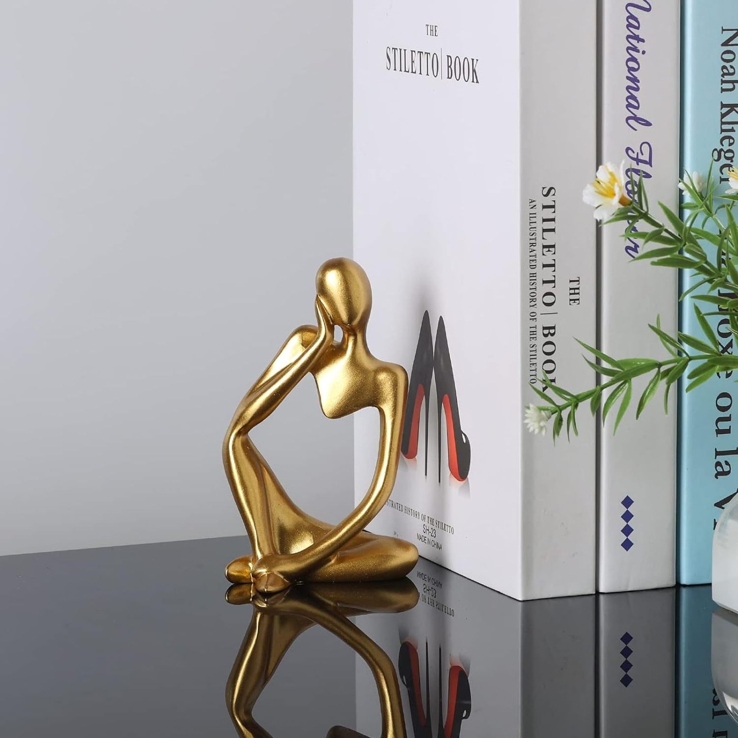 Statue Thinker Gold Decor Abstract Sculpture Resin Collectible Figurines Living Room Office Shelf Decoration Great Gifts Crafts