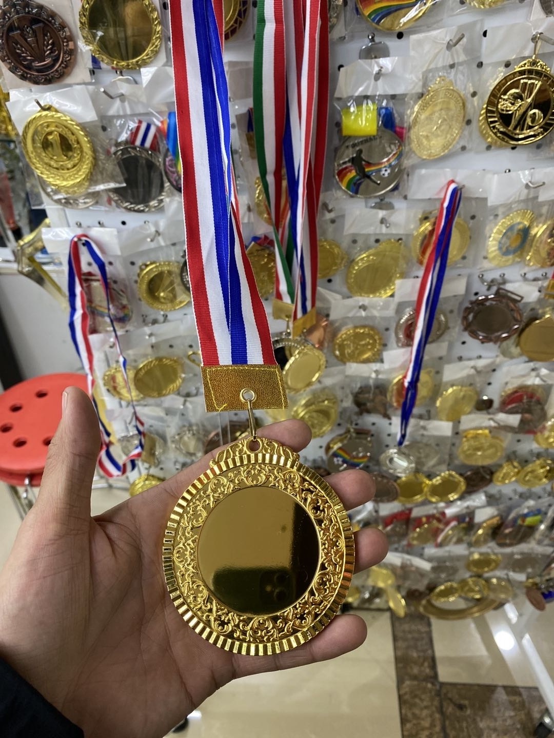 Medal Manufacturer Oneway cheap wholesale 3D metal Award gold triathlon marathon running sports medal custom trophies and medals