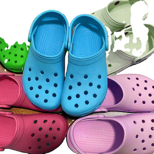 Hot Selling Barefoot Chancletas De Mujrr Crocs High Top Charms For Crocs In Metal EVA Crocs Shoes Wholesale Garden Shoes